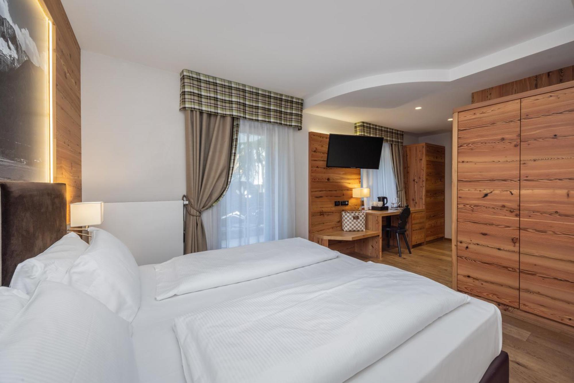 Hotel Ravelli Luxury Spa Mezzana  Εξωτερικό φωτογραφία