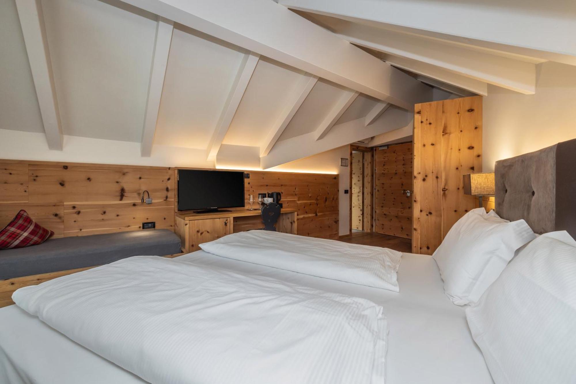 Hotel Ravelli Luxury Spa Mezzana  Εξωτερικό φωτογραφία