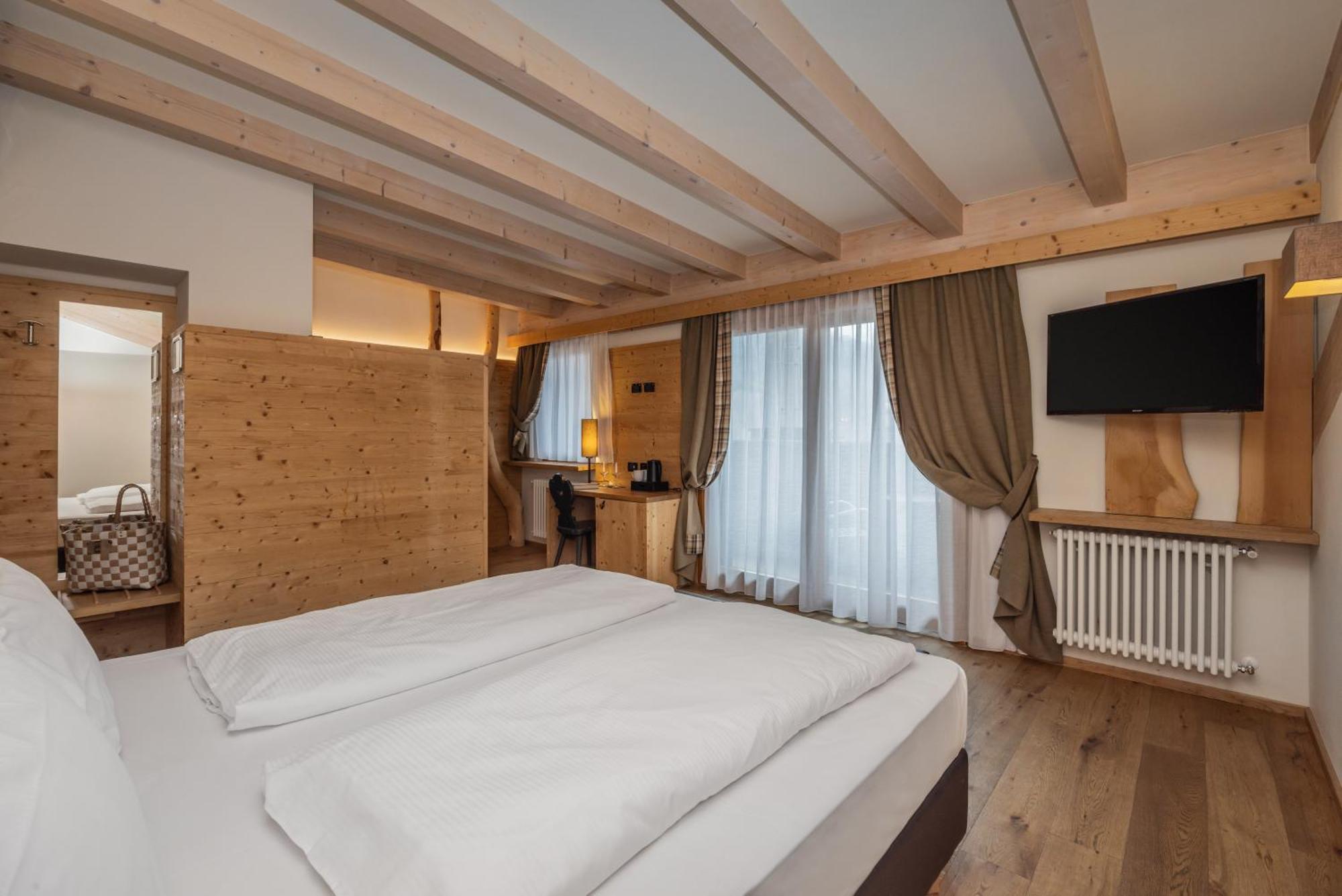 Hotel Ravelli Luxury Spa Mezzana  Εξωτερικό φωτογραφία