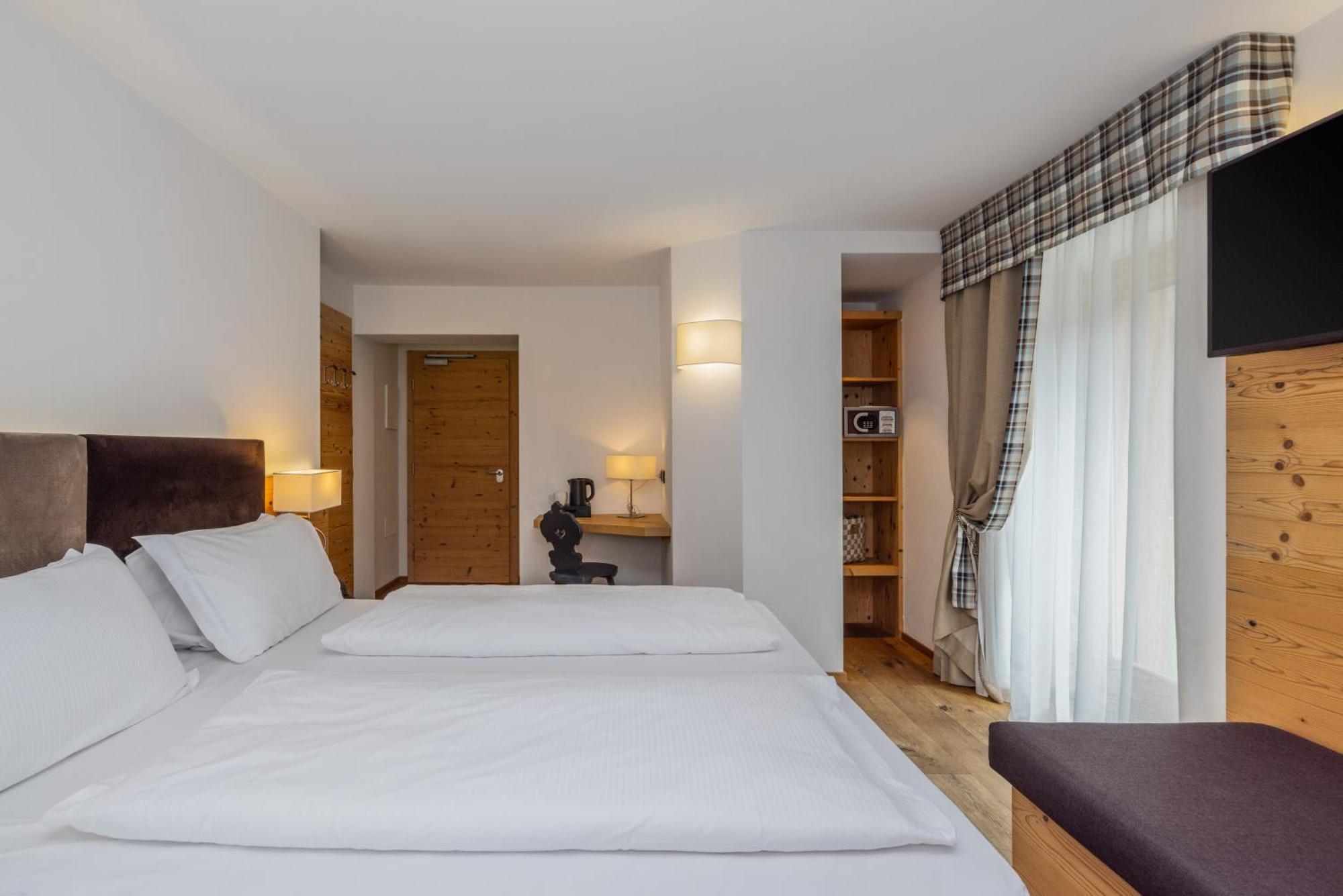 Hotel Ravelli Luxury Spa Mezzana  Εξωτερικό φωτογραφία