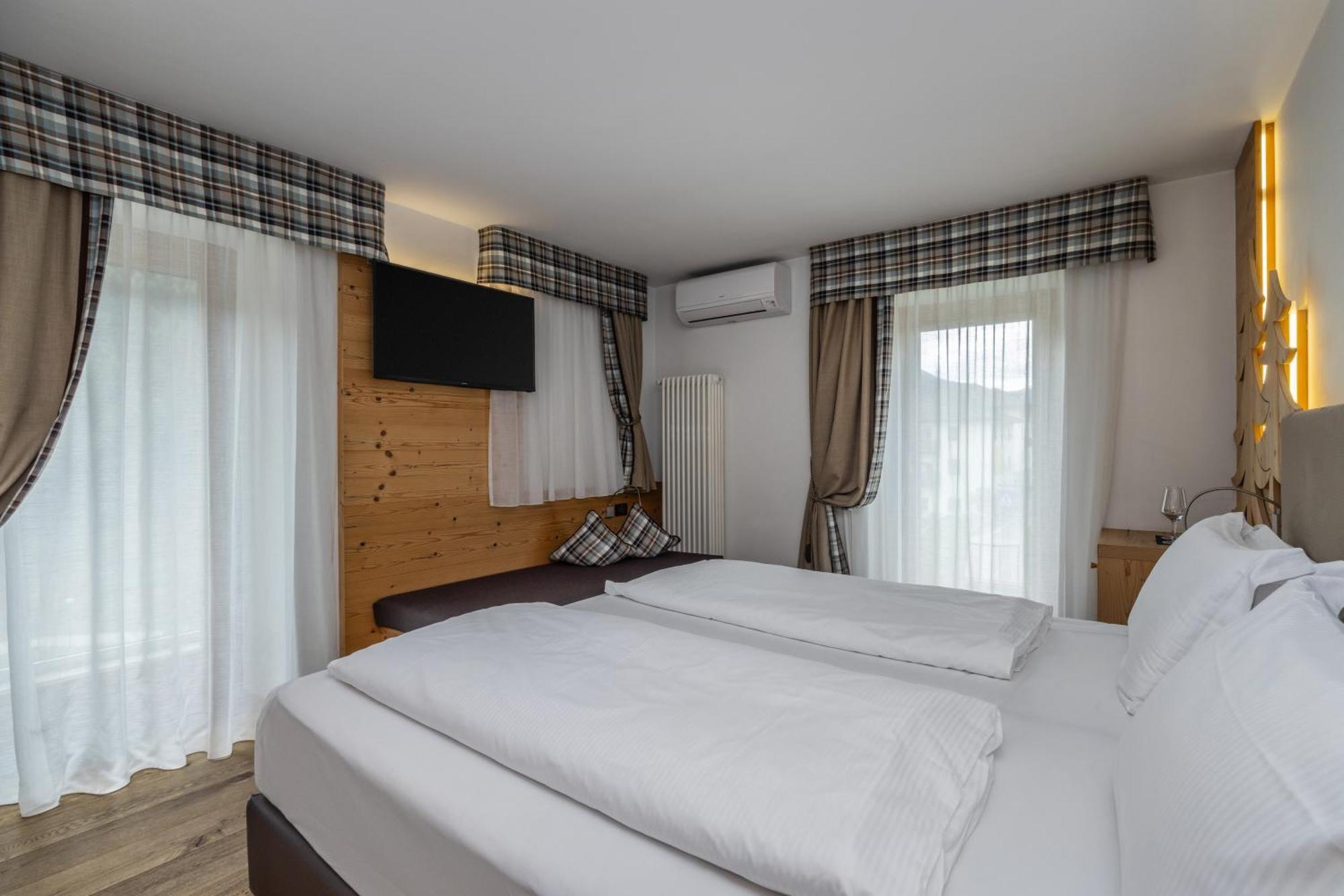 Hotel Ravelli Luxury Spa Mezzana  Εξωτερικό φωτογραφία