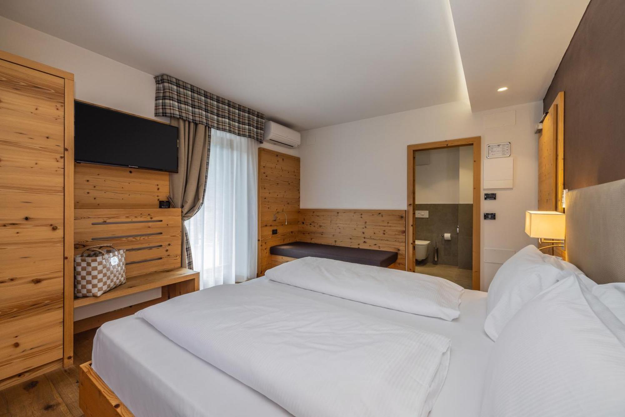 Hotel Ravelli Luxury Spa Mezzana  Εξωτερικό φωτογραφία